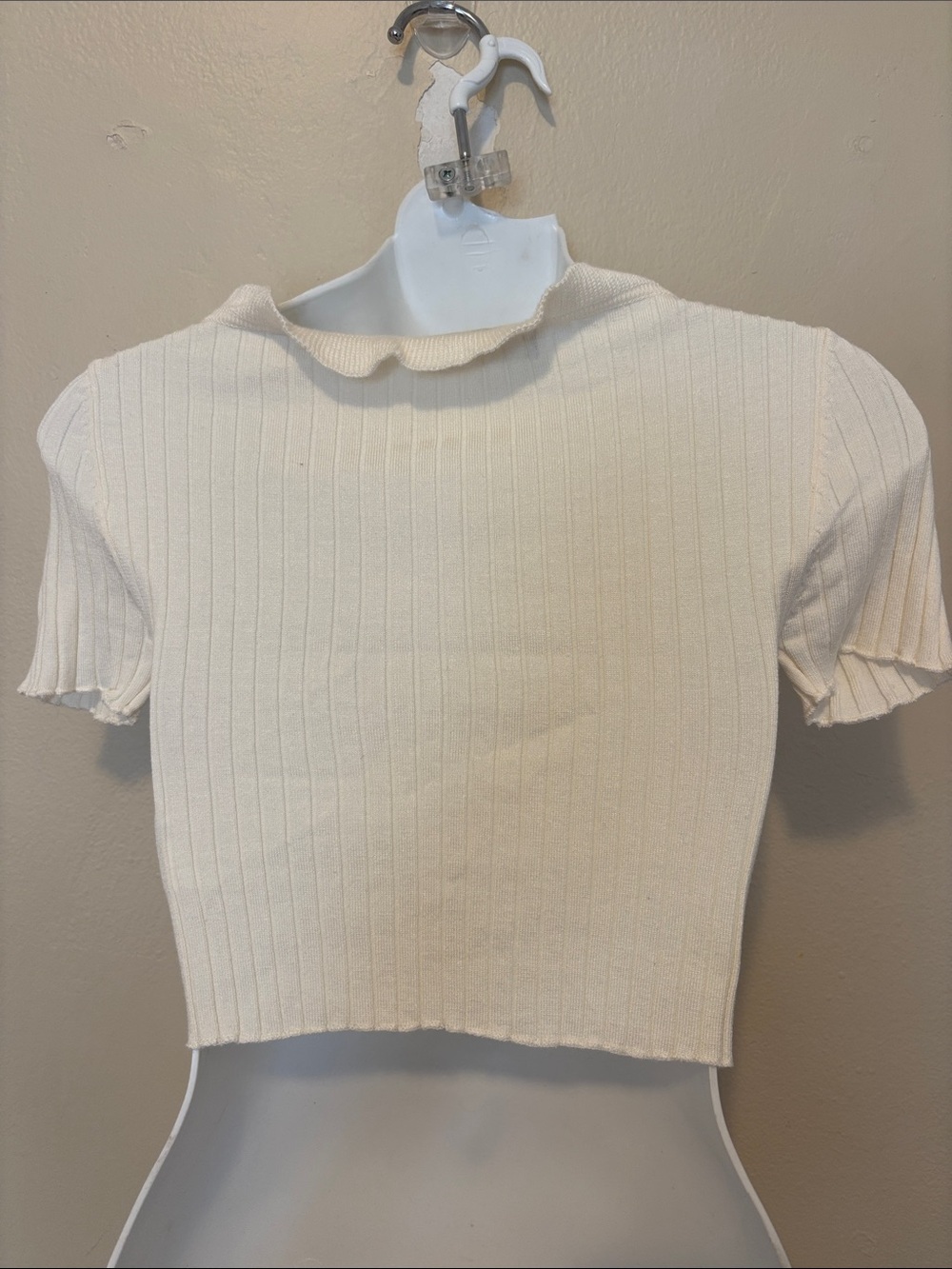 Cream Ruffle-Front Ribbed Crop Top - Picture 3 of 4